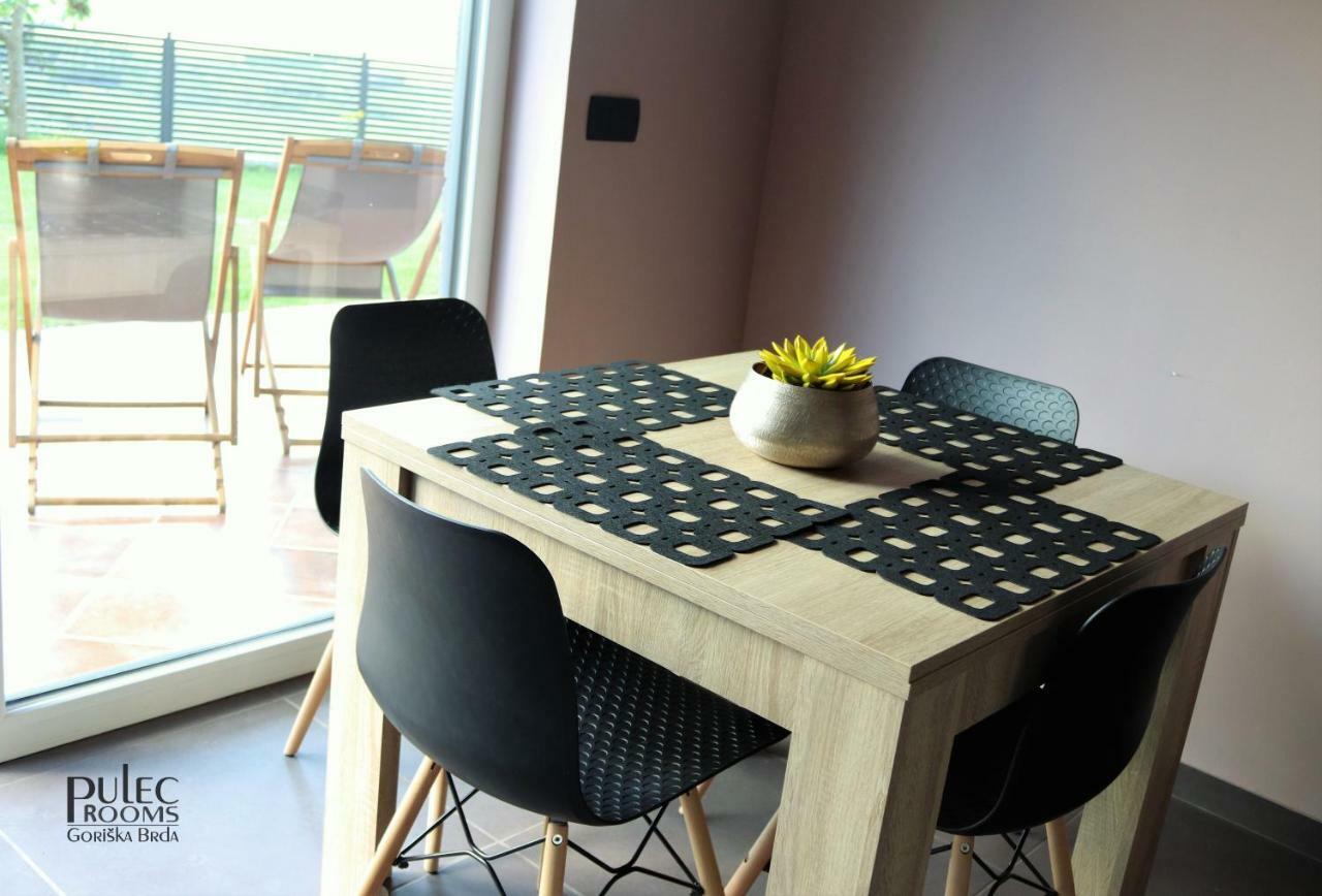 Apartma Sobe Pulec Доброво Екстериор снимка