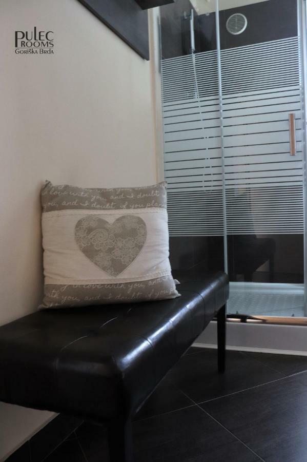 Apartma Sobe Pulec Доброво Екстериор снимка