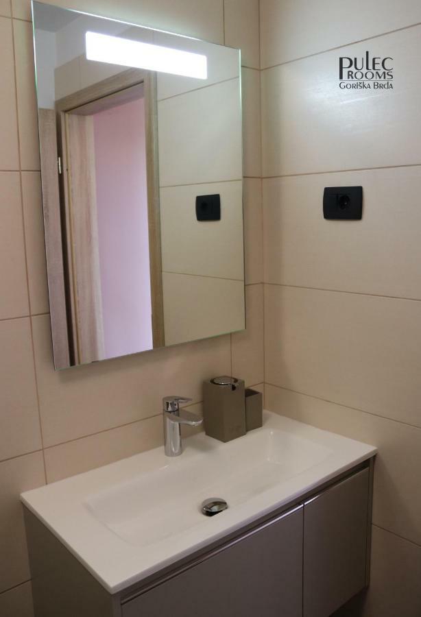 Apartma Sobe Pulec Доброво Екстериор снимка