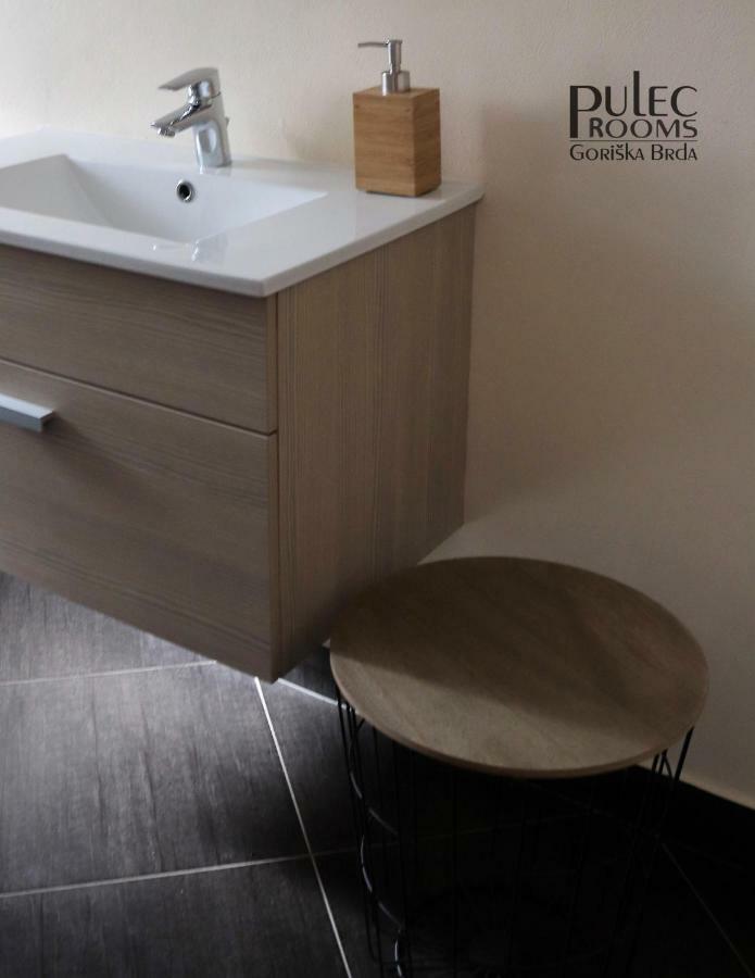 Apartma Sobe Pulec Доброво Екстериор снимка